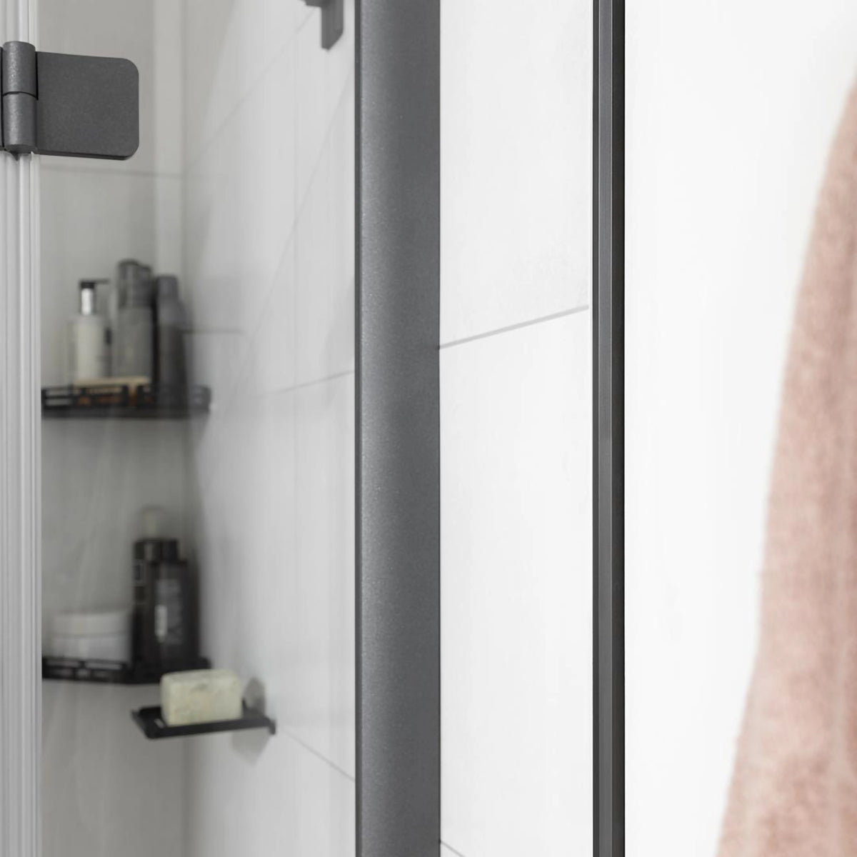 Lifestyle image square profile 'Diamond' aluminium black