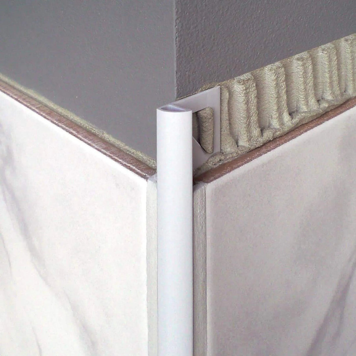 Round edge trim aluminium white