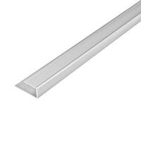 Zilver geanodiseerd afsluitprofiel voor het inschuiven van vloerbedekking.