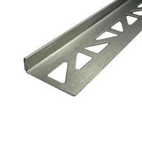 Detailaanzicht afloopwig van geborsteld roestvrij staal voor de rechterkant met driehoekig gestanste flens
#A0002331
#A0002334
#A0002335
#A0002336
#A0002337
#A0002338
#A0002339
#A0002340
#A0002341
#A0003895
#A0004144
#A0004145