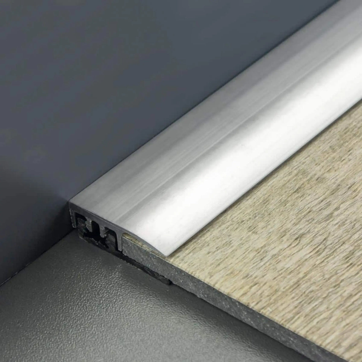 DURAL end profile SNAP LVT silver installed with wood-effect tile