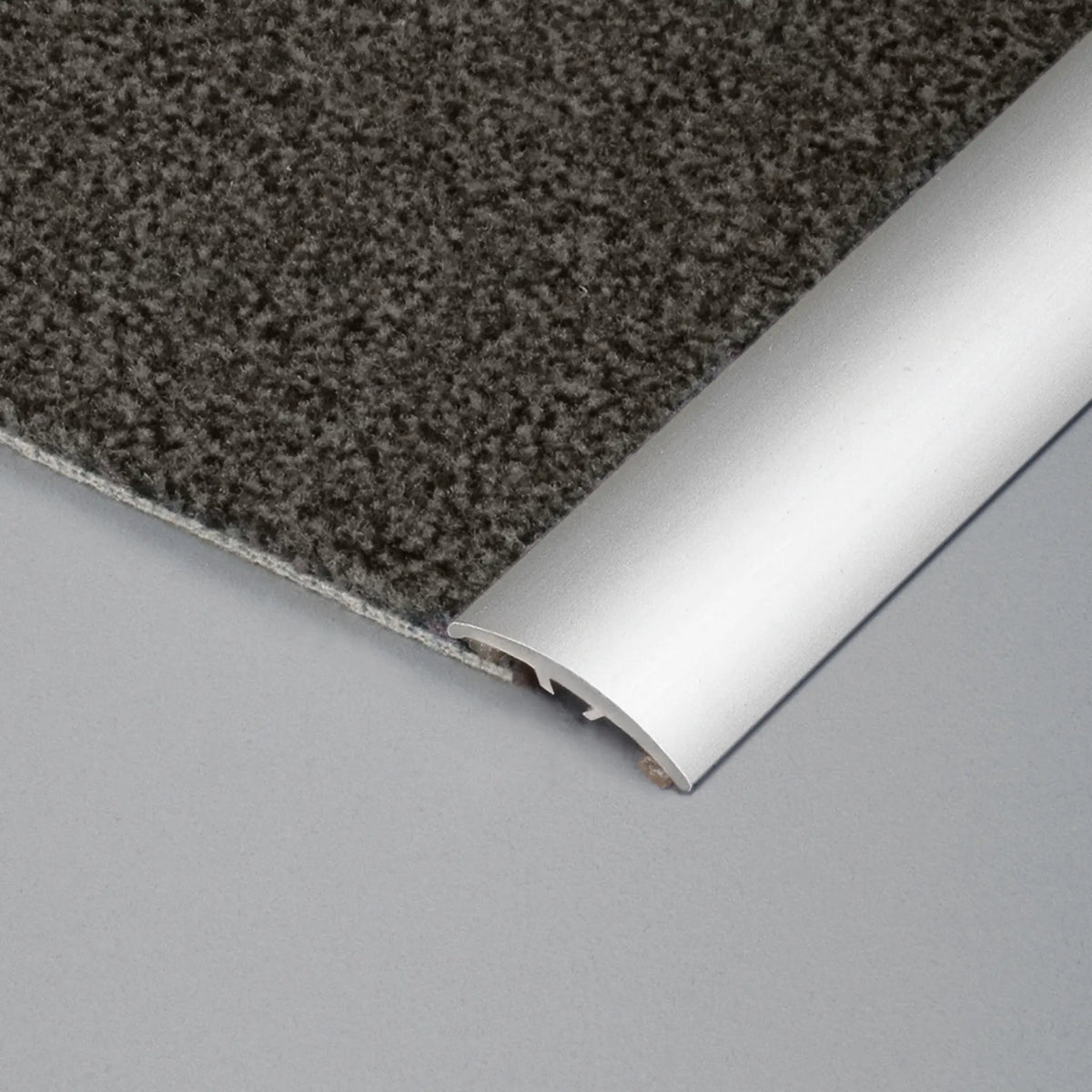 Lifestyle image transition profile MULTIFLOOR SK silver matt on carpet